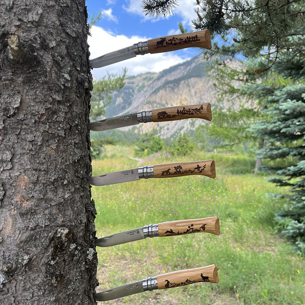 Cuchillo N°08 Animalia Opinel Roble con grabado de gamuza