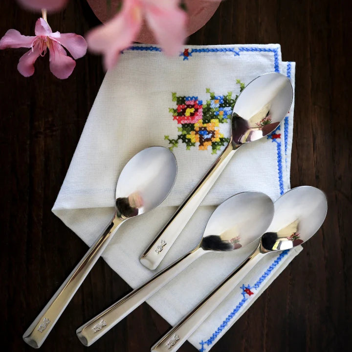opinel_table_thvallier-37_800x_b8308c58-e3cc-4757-acdf-637a7a61911b.webp