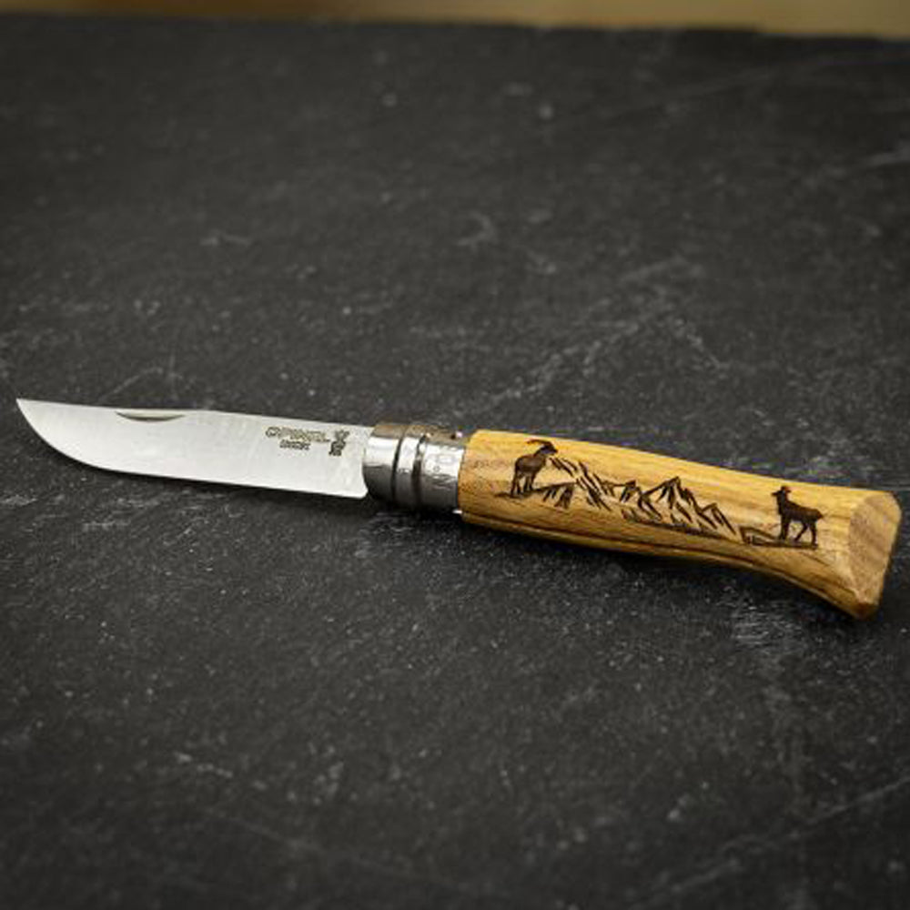 Cuchillo N°08 Animalia Opinel Roble con grabado de gamuza