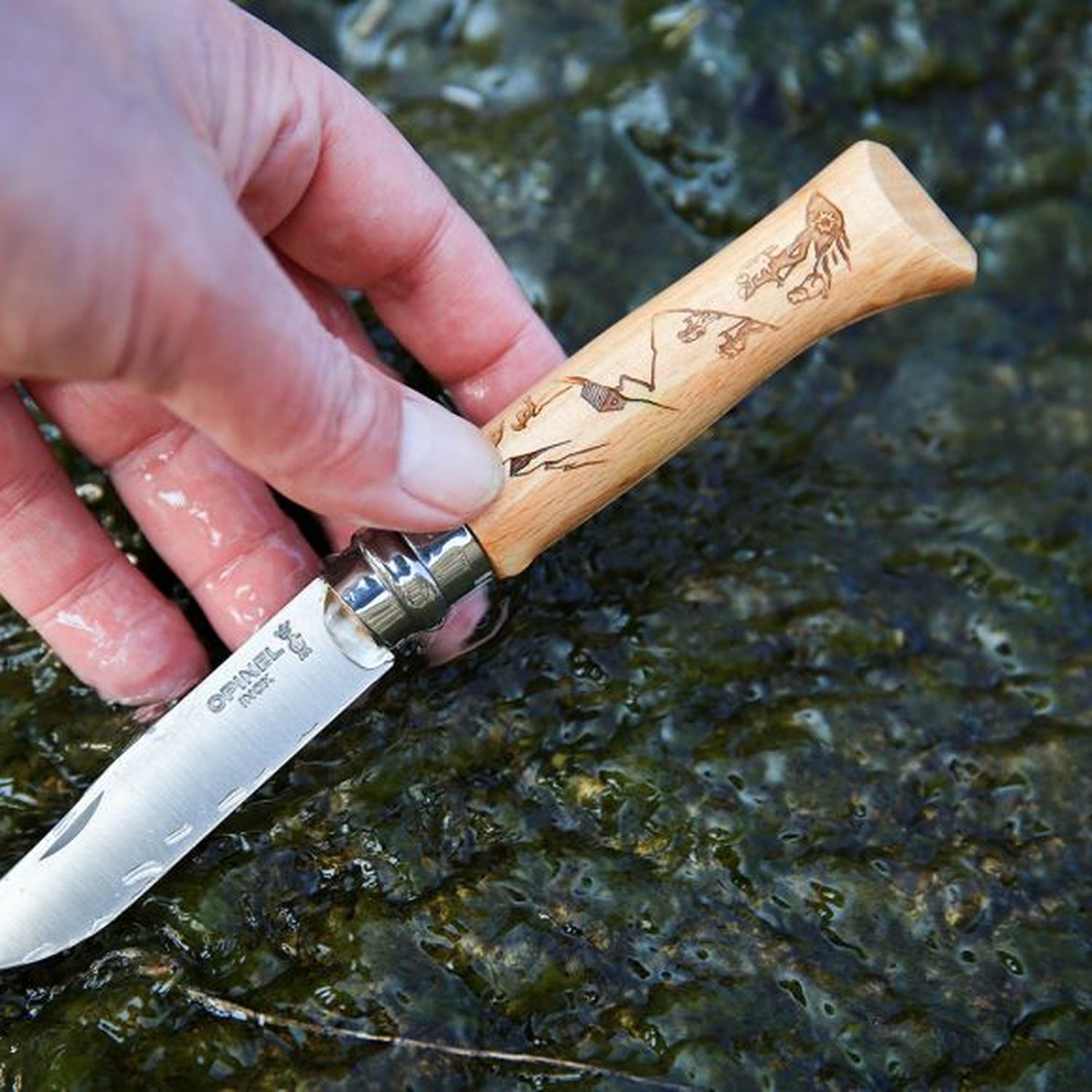 Cuchillo N°8 con grabado de montaña
